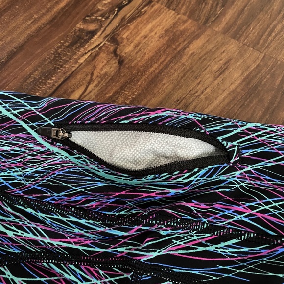 Nike dri-fit multi-colored cropped leggings - Picture 5 of 5